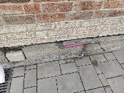 Здесь будет произведена отделка утеплённого цоколя дома по системе «мокрый фасад»