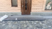 Выполнено утепление, дюбелирование, установлены усиливающие уголки. Ведутся армировочные работы