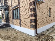 Цоколь дома утепляем фасадным пенопластом