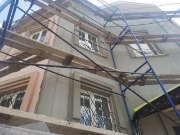 Капитальный ремонт фасада частного дома в процессе