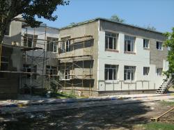 Наружная отделка фасада детского сада, производилась в 2006 году. Стены были утеплены фасадным пенопластом, отделаны минеральной штукатуркой короед