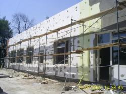 Произведены фасадные работы по утеплению стен и декоративной отделке стен короедом.