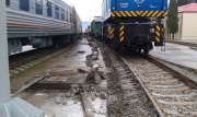 Перед нами стояла задача: вырезать траншею в бетонном дорожном покрытии между железнодорожными путями