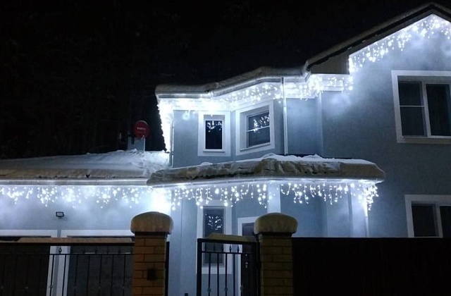 Новогоднее освещение домов – монтаж в подарок!