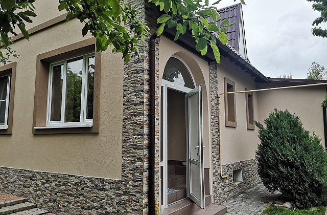 Косметический ремонт фасада – обновим внешний вид дома