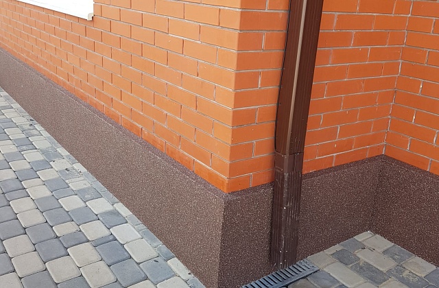 Отделка цоколя мозаичной штукатуркой п. Щепкин