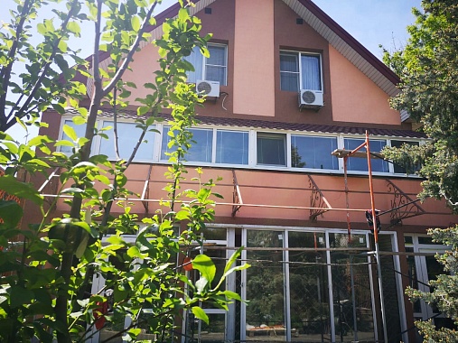 Капитальный ремонт фасада - «тюнинг» очередного дома завершён!